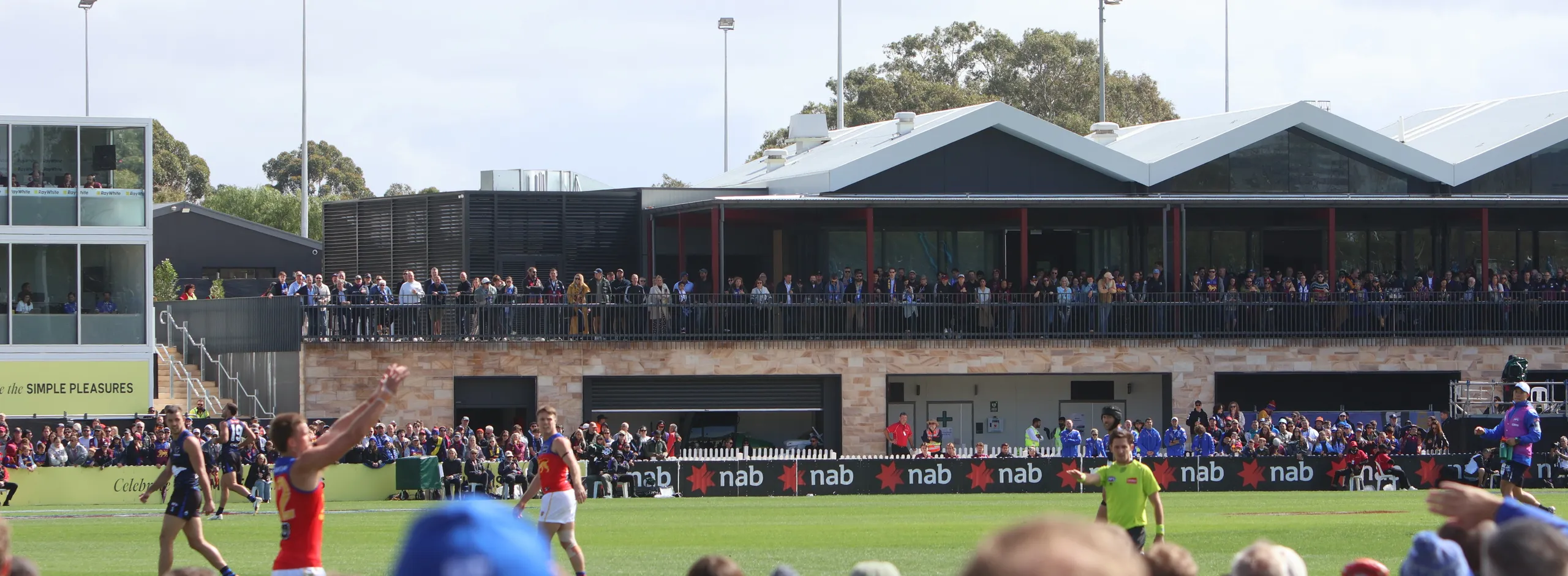 Crowds at Barossa Park looking towards the pavilion
