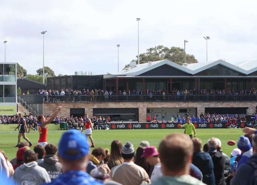 Crowds at Barossa Park looking towards the pavilion