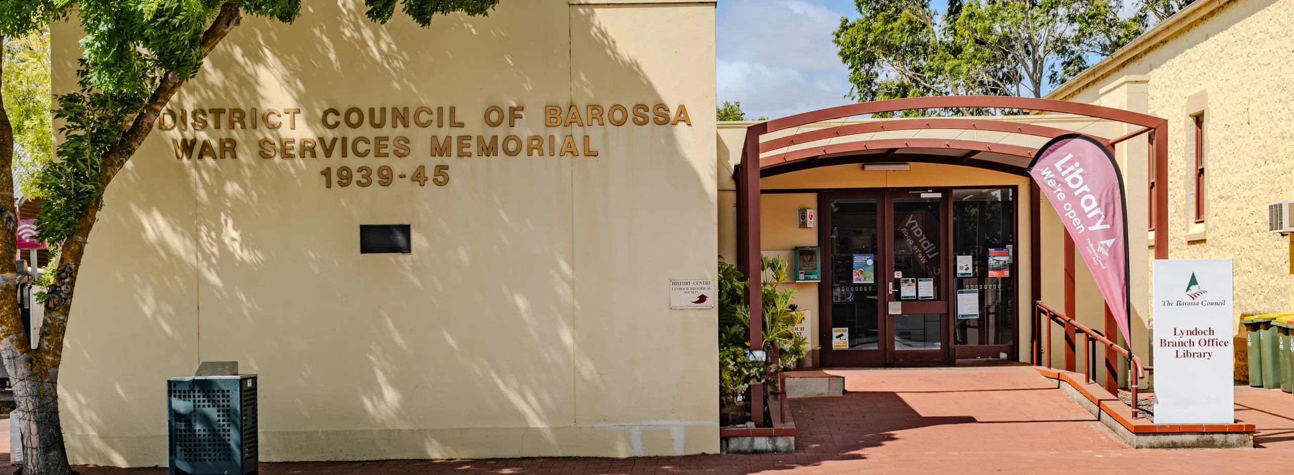 Front street view of the Lyndoch Council Branch and Library