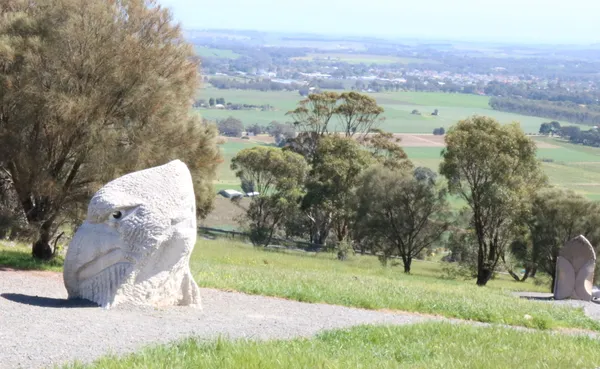 Mengler Hill Lookout / Barossa Sculpture Park